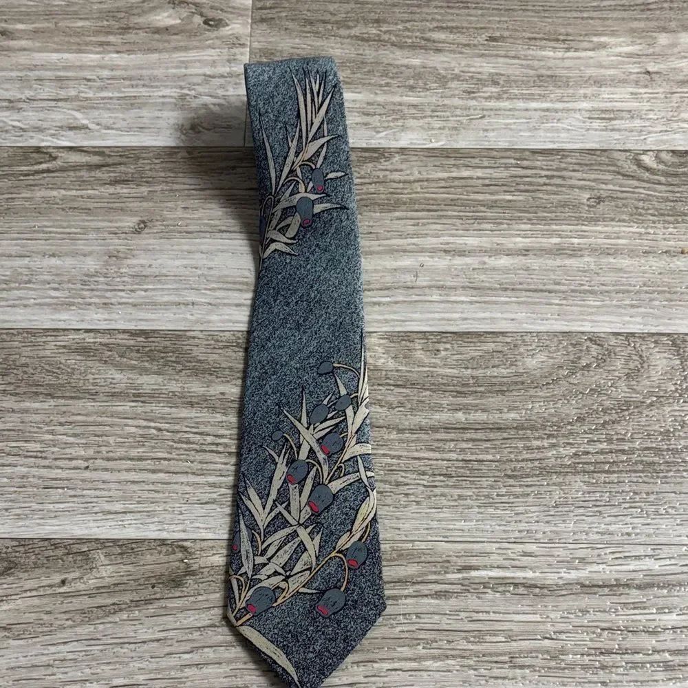 Elegant Gray Floral 100% Silk made in Italy Men's Tie